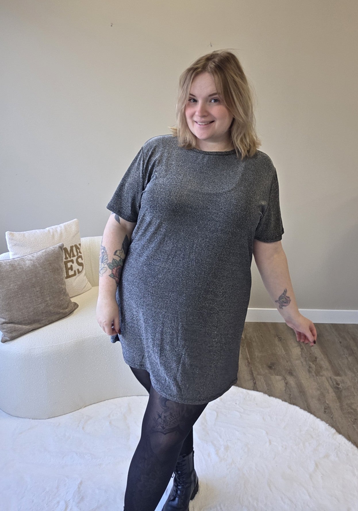 Shiny T-Shirt Dress (In 2 kleuren)