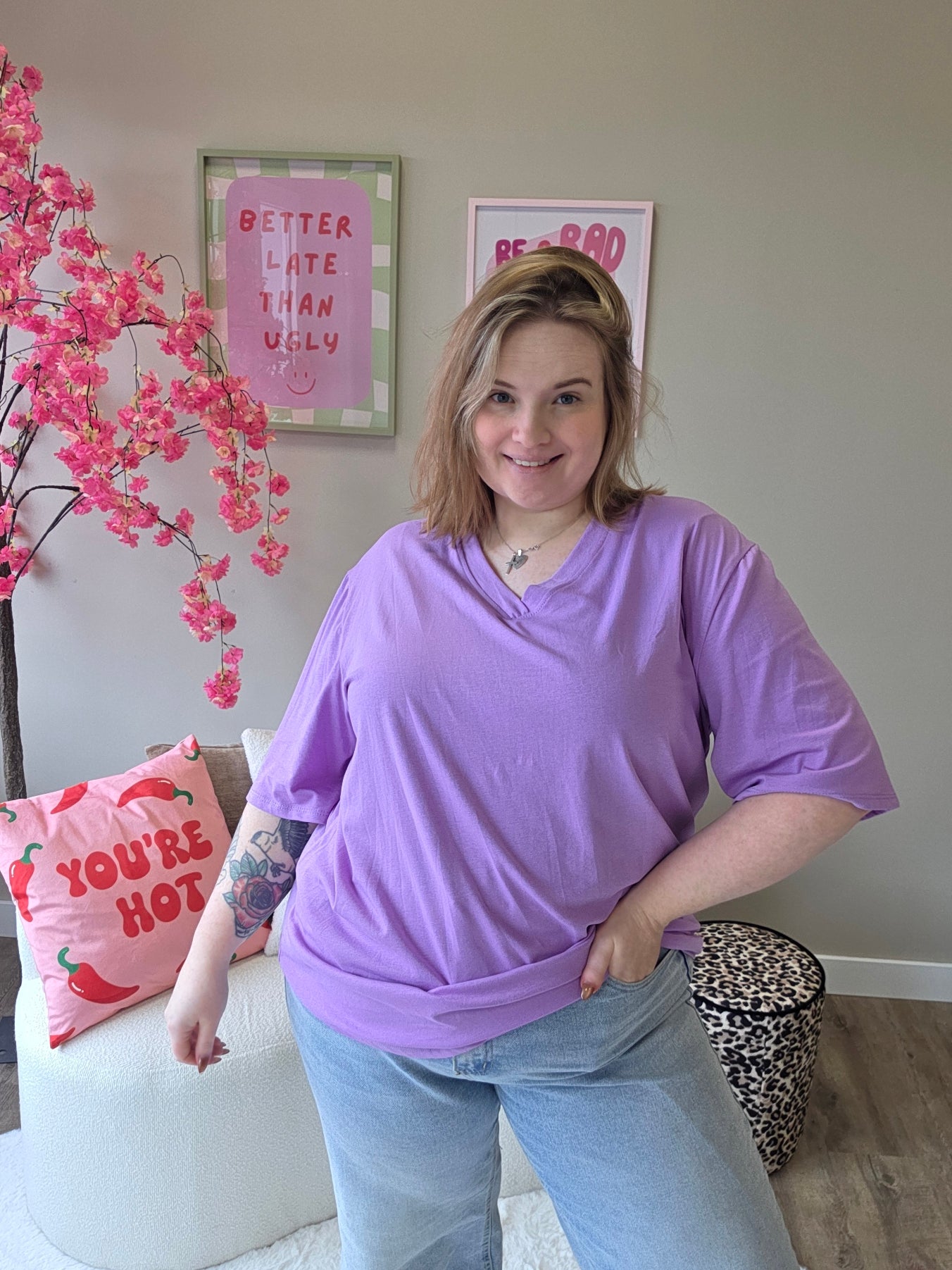 Eigen label V-hals shirts (In 2 kleuren)