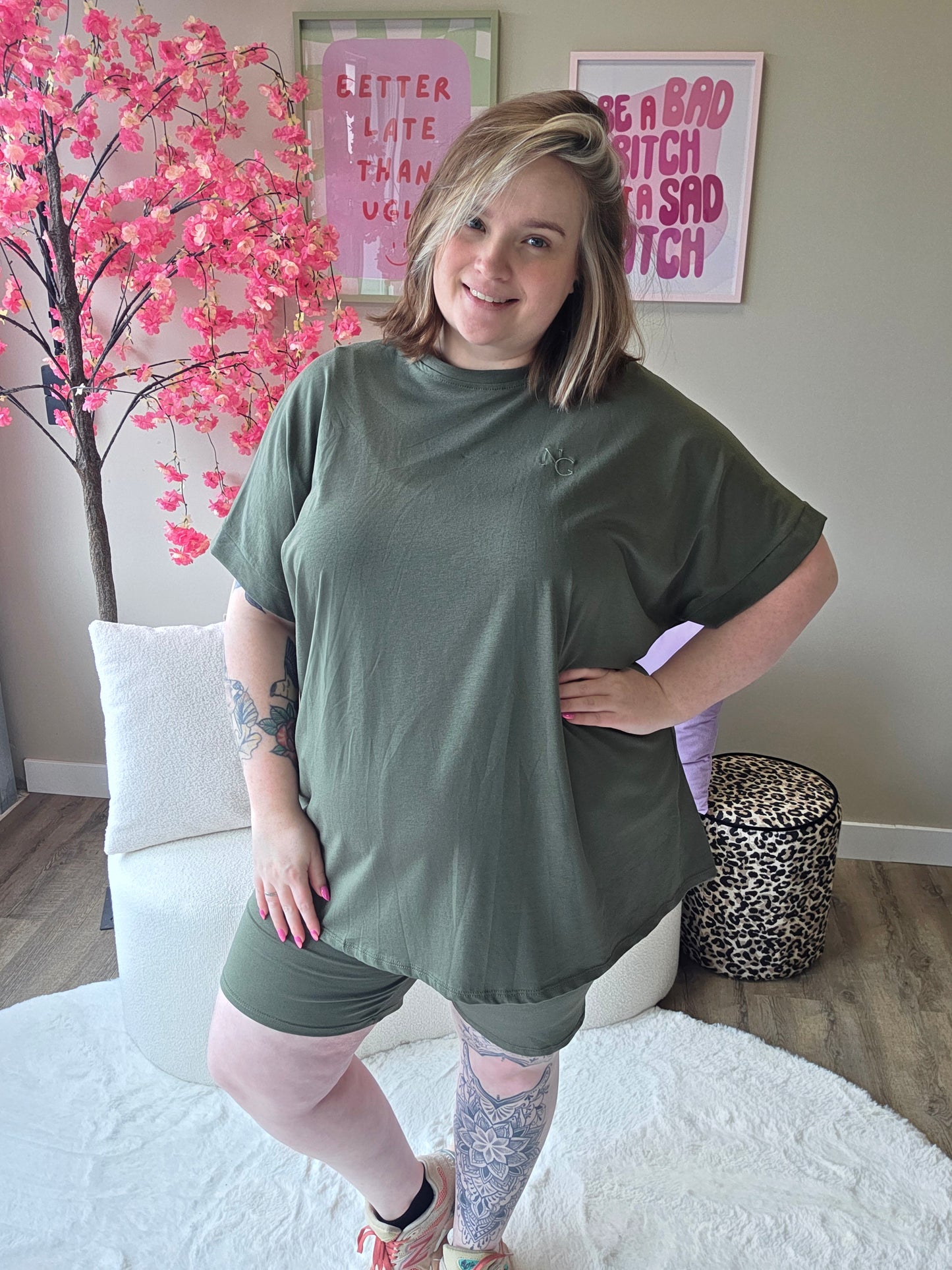 Nikkicurvelly exclusive lounge set army groen