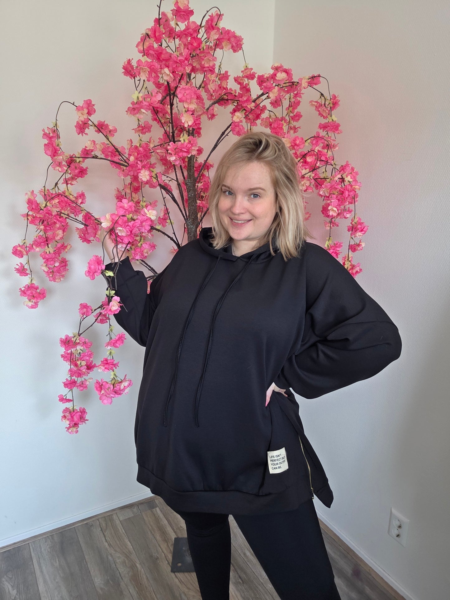 Hoody Life Isn't Perfect (in 4 Kleuren)