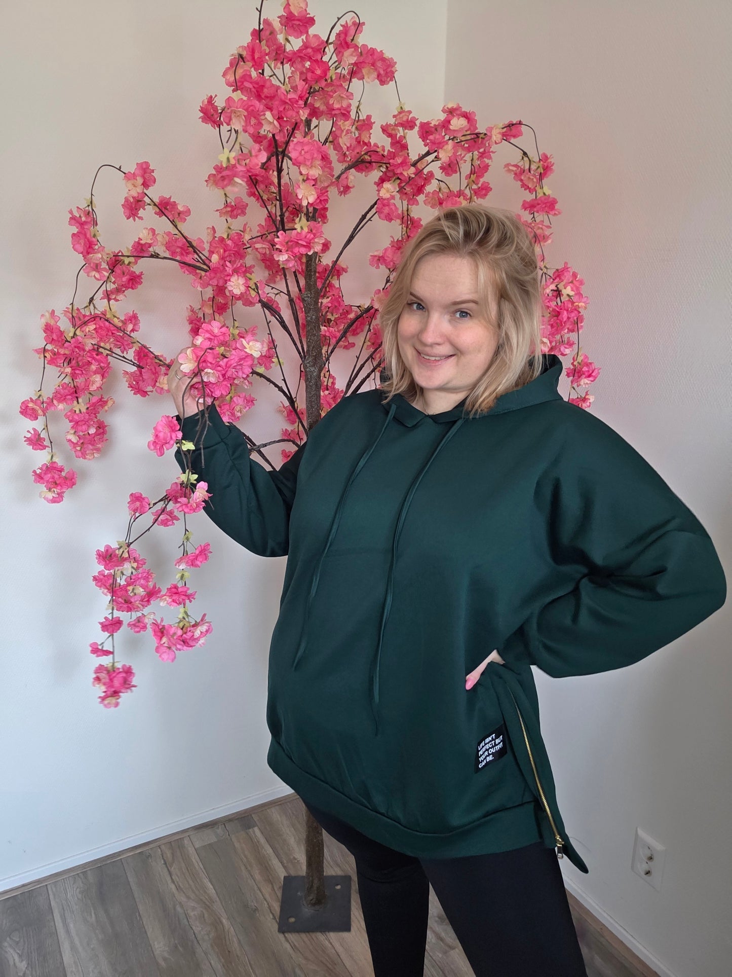 Hoody Life Isn't Perfect (in 4 Kleuren)