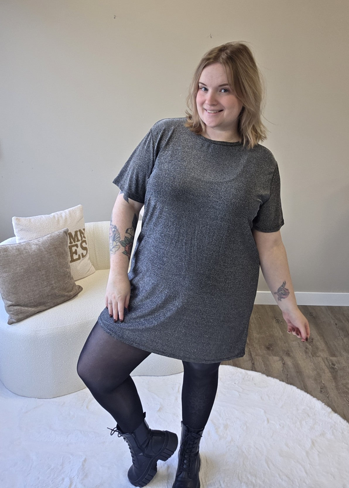 Shiny T-Shirt Dress (In 2 kleuren)