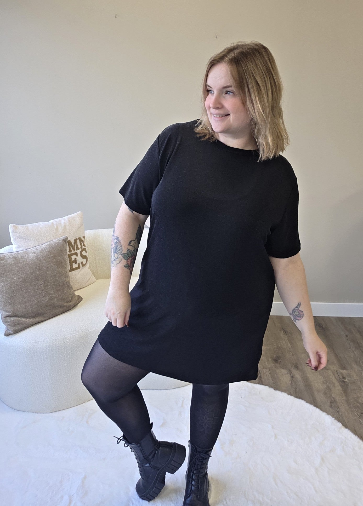 Shiny T-Shirt Dress (In 2 kleuren)