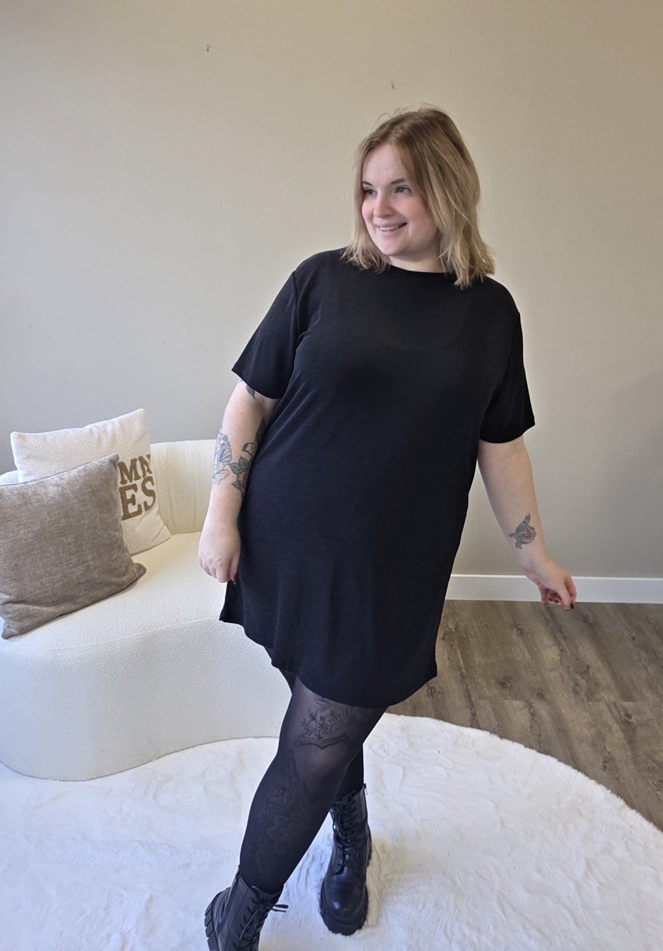 Shiny T-Shirt Dress (In 2 kleuren)