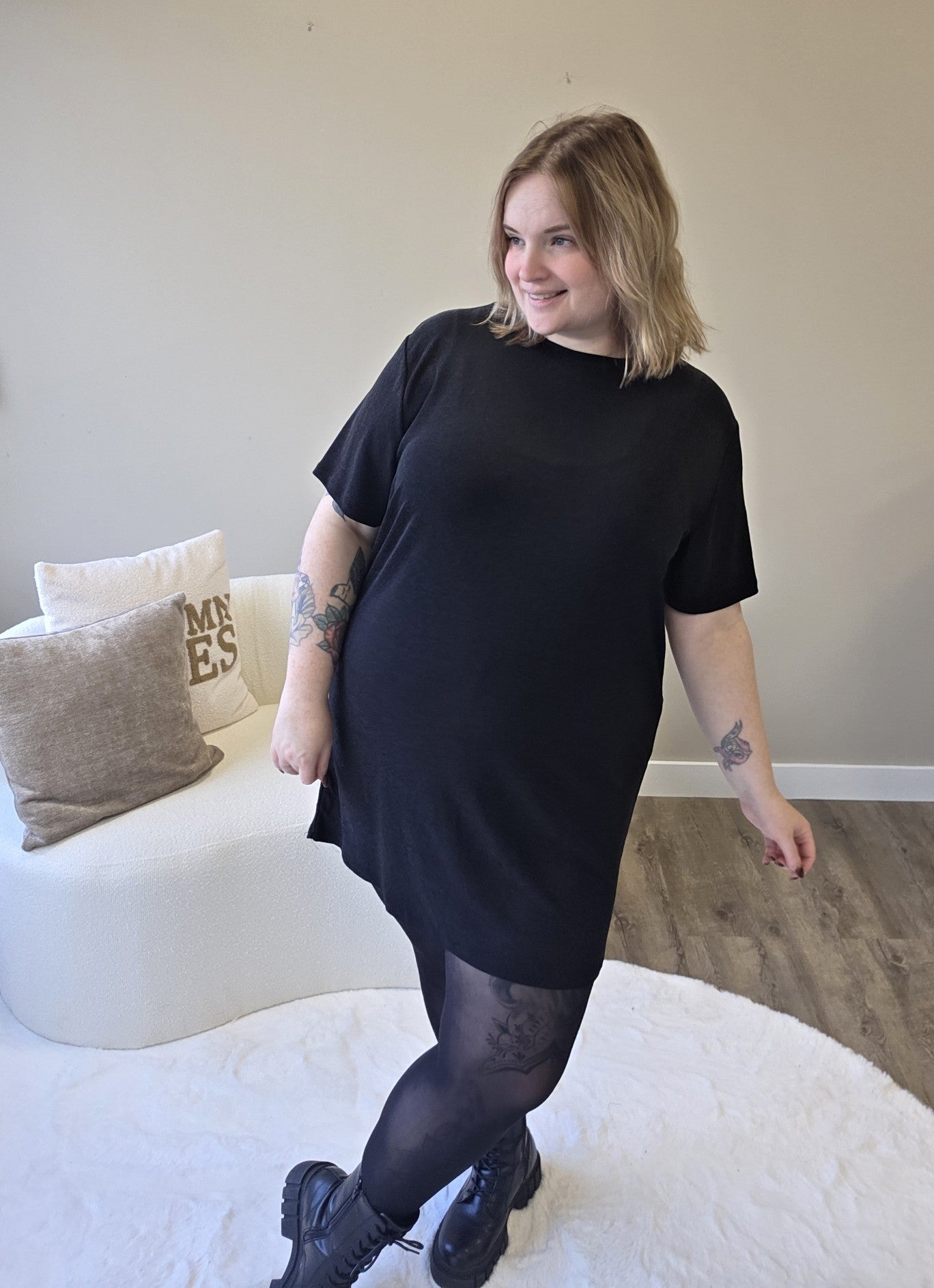 Shiny T-Shirt Dress (In 2 kleuren)