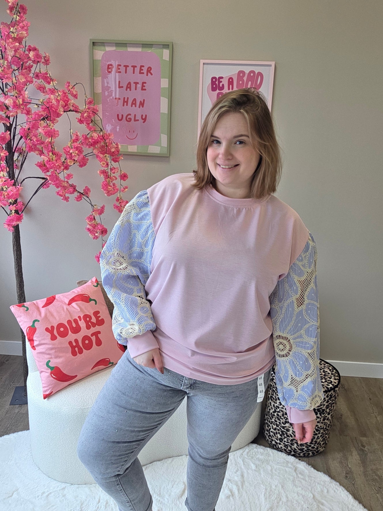 Trui met geborduurde mouwen (In 5 kleuren)