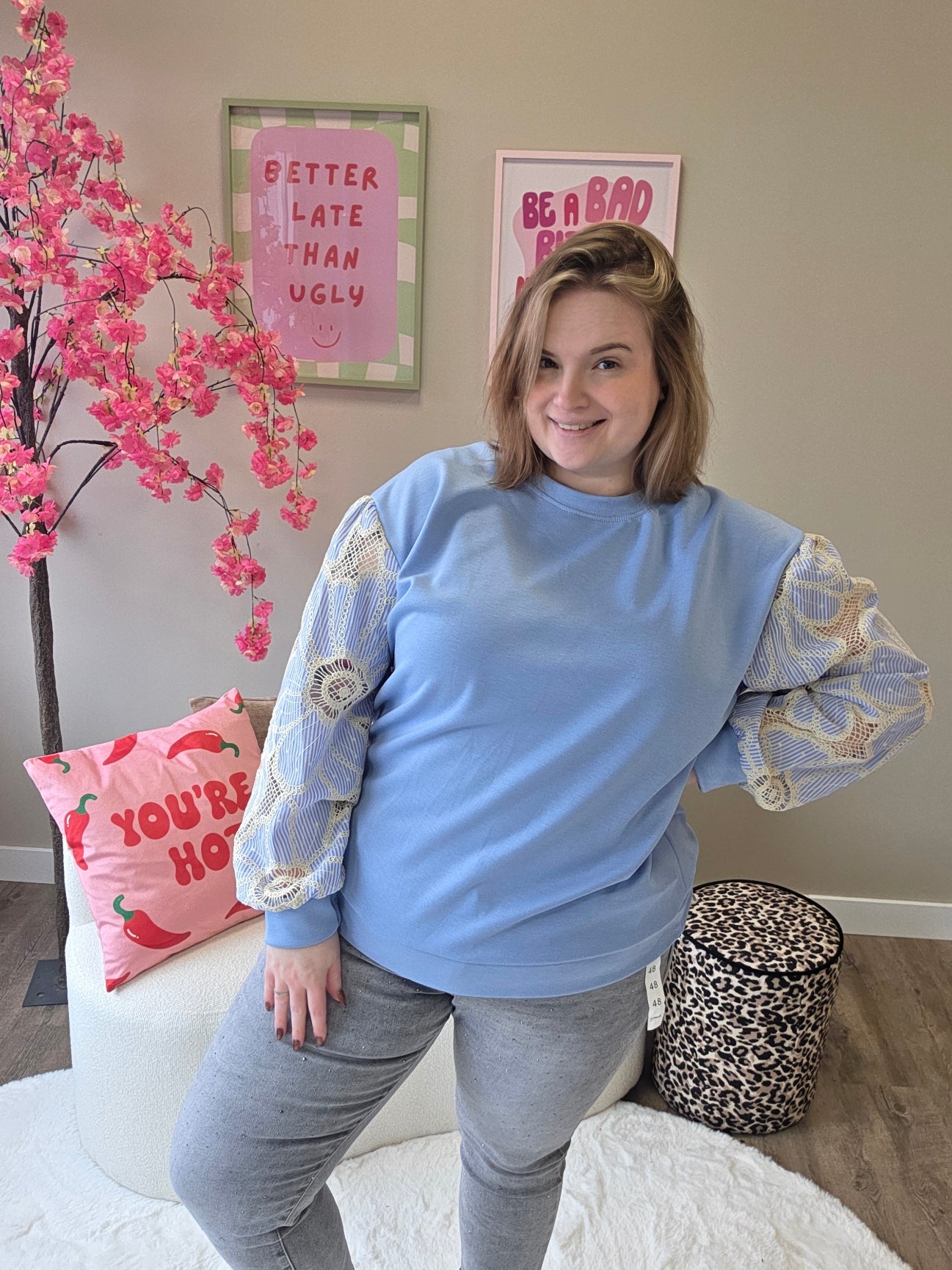 Trui met geborduurde mouwen (In 5 kleuren)