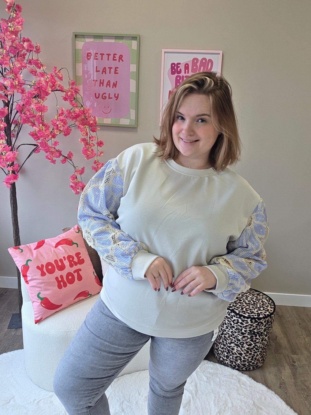 Trui met geborduurde mouwen (In 5 kleuren)