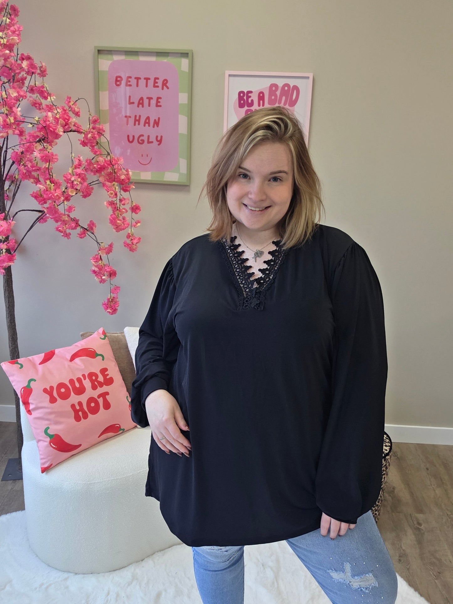 V-Hals truitjes met sierrantjes (In 5 kleuren)