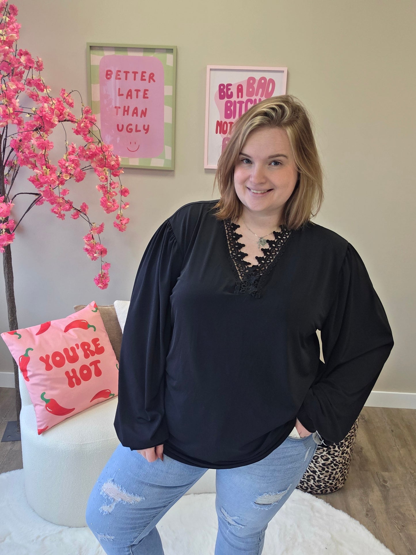 V-Hals truitjes met sierrantjes (In 5 kleuren)