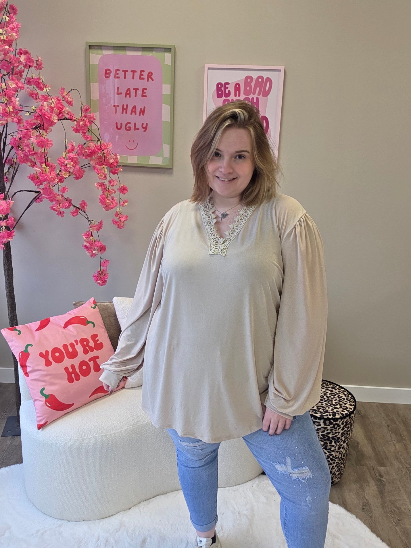 V-Hals truitjes met sierrantjes (In 5 kleuren)