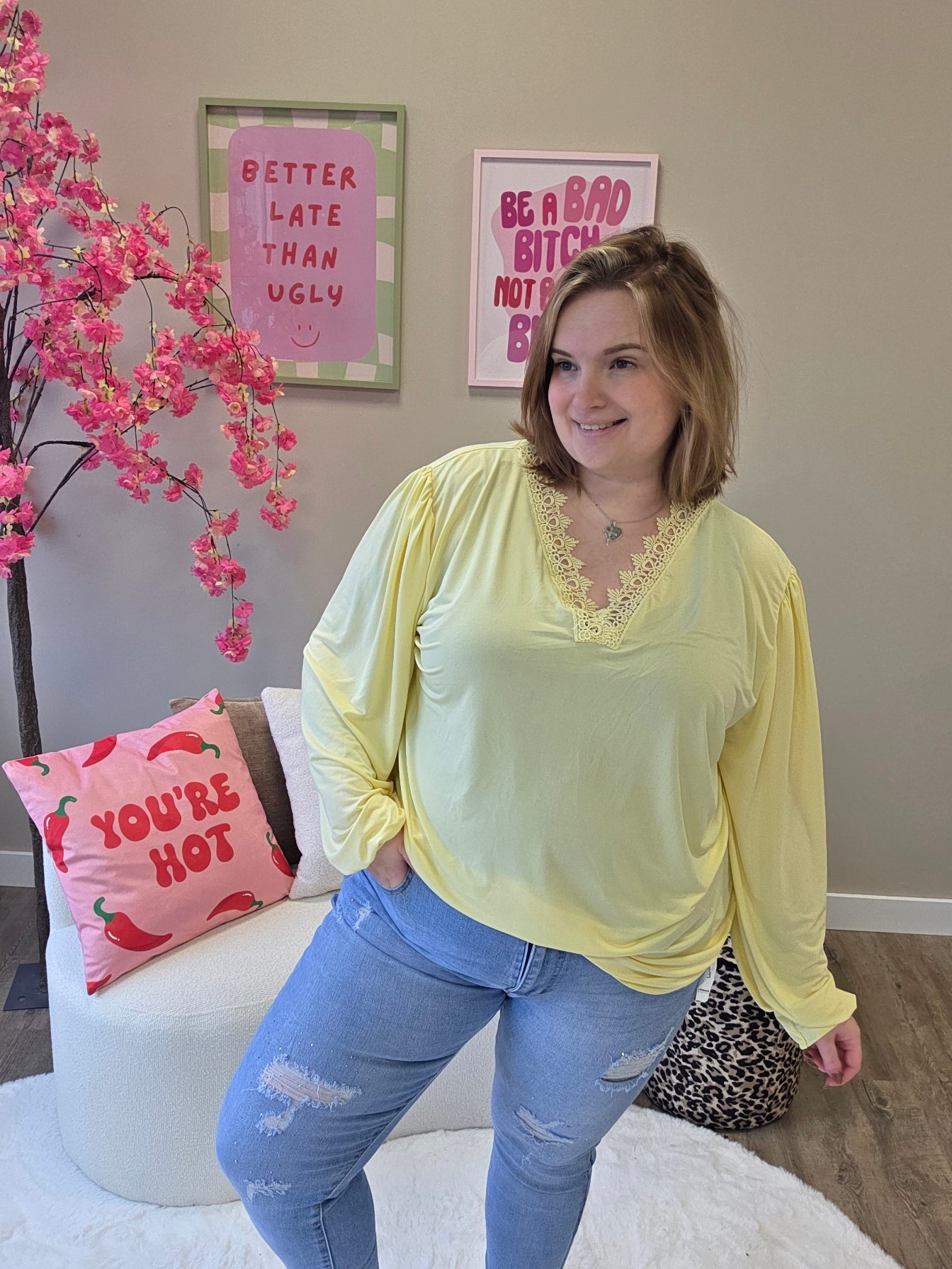 V-Hals truitjes met sierrantjes (In 5 kleuren)