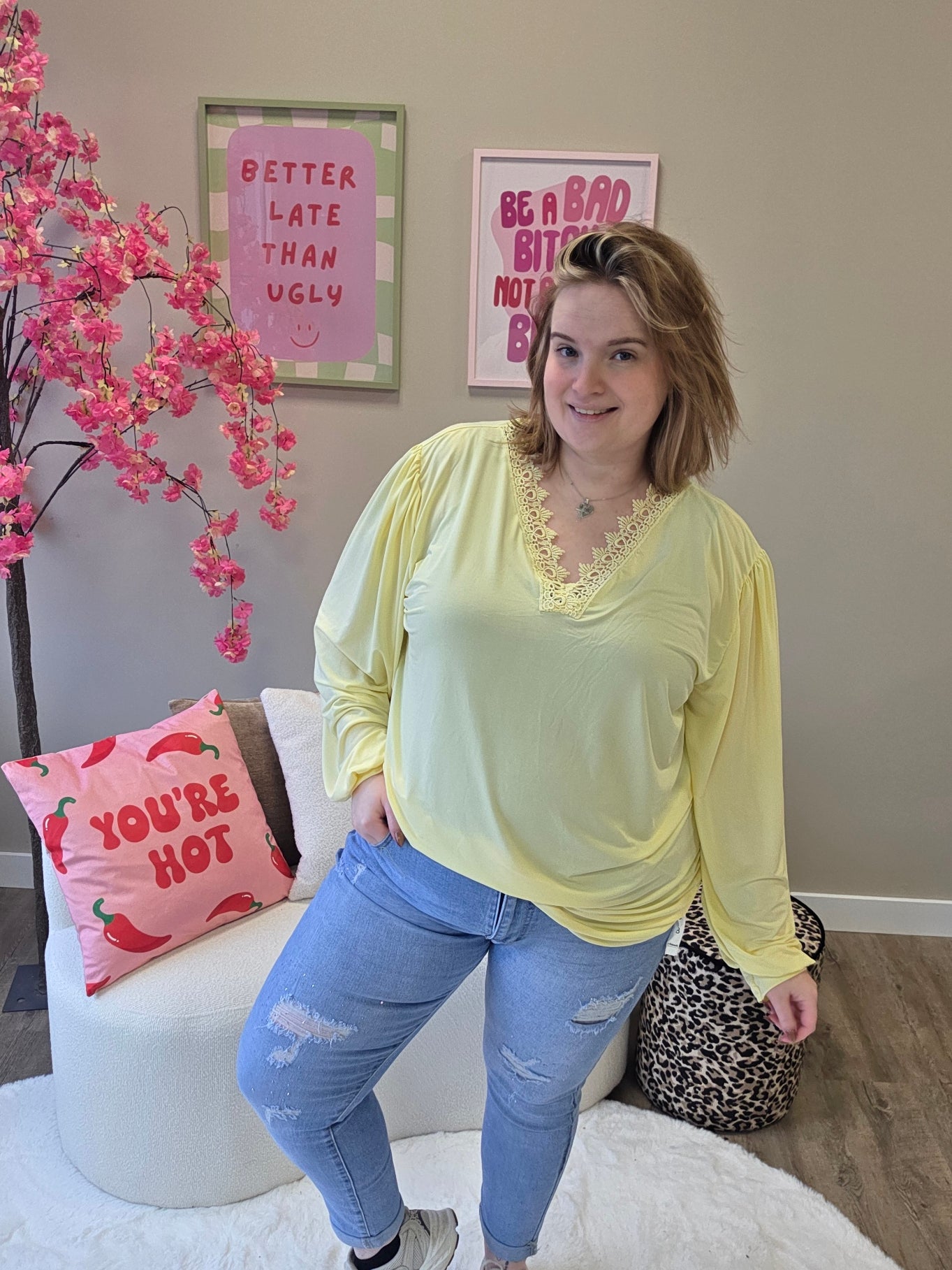 V-Hals truitjes met sierrantjes (In 5 kleuren)