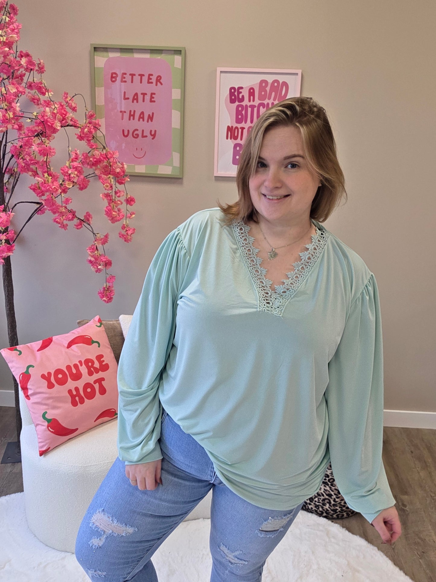 V-Hals truitjes met sierrantjes (In 5 kleuren)