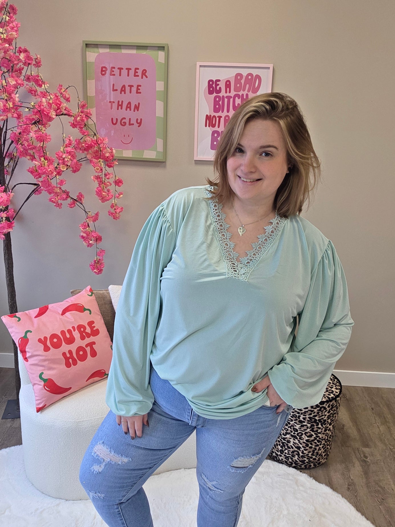 V-Hals truitjes met sierrantjes (In 5 kleuren)