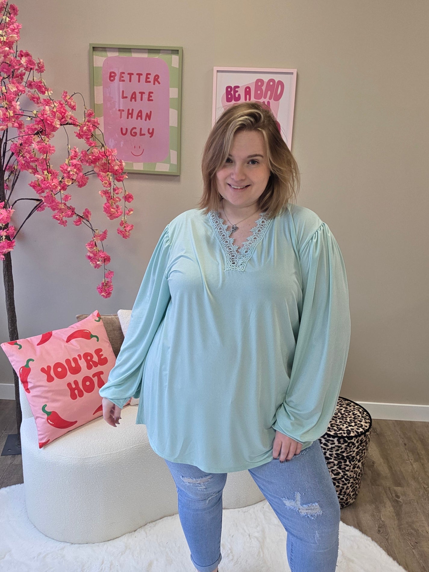 V-Hals truitjes met sierrantjes (In 5 kleuren)