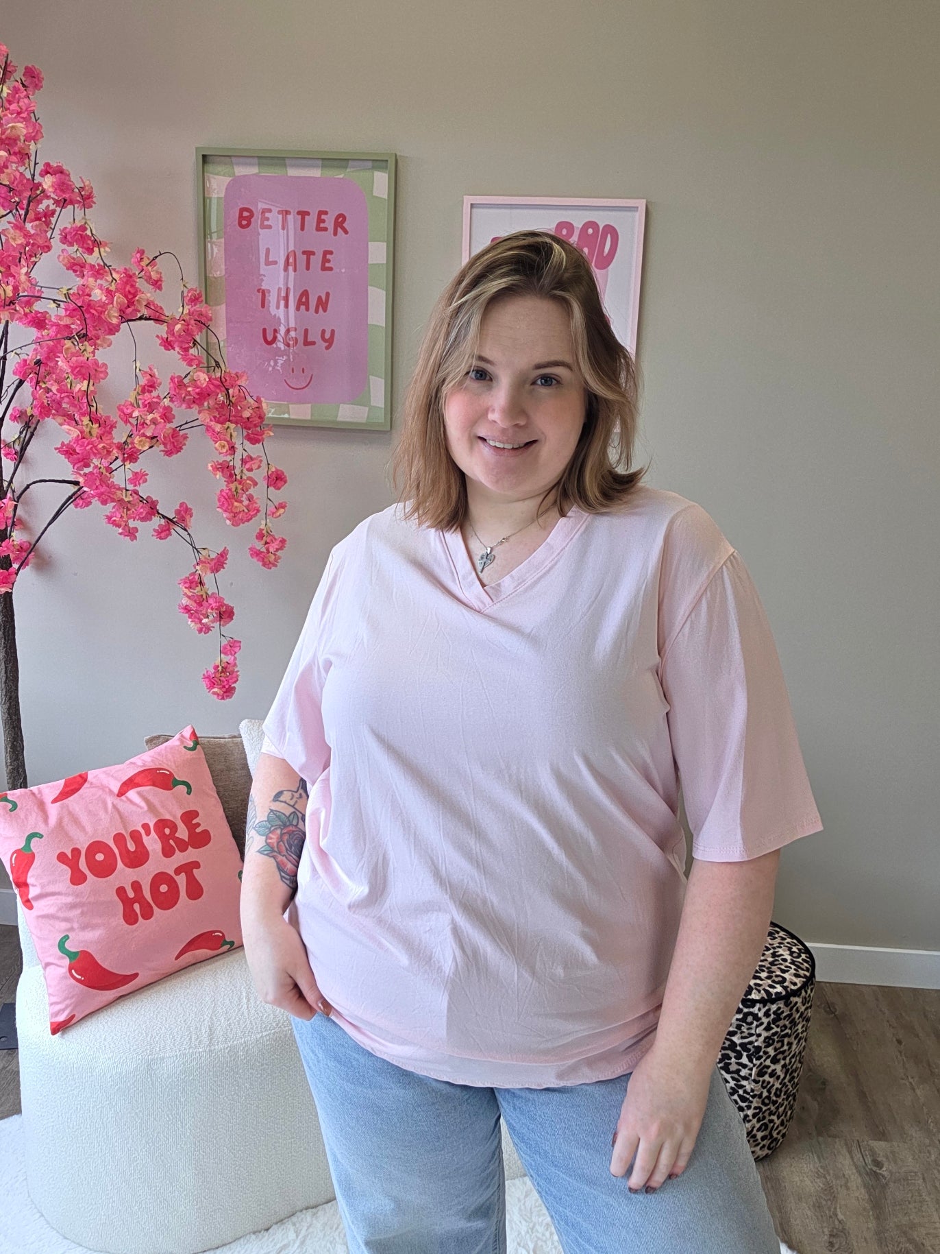 Eigen label V-hals shirts (In 2 kleuren)