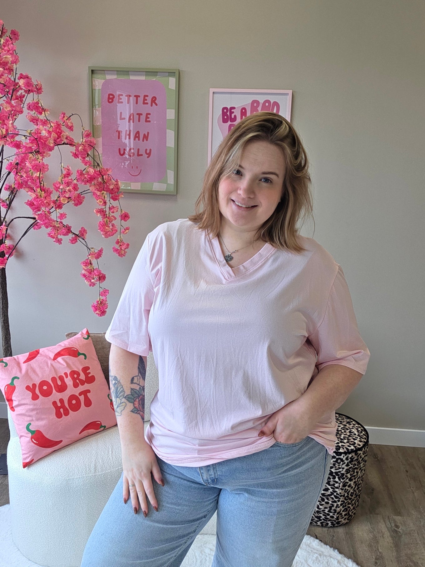 Eigen label V-hals shirts (In 2 kleuren)