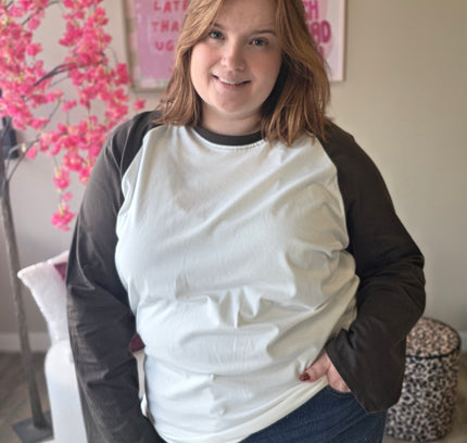 Basic longsleeve met gekleurde mouw