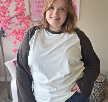 Basic longsleeve met gekleurde mouw