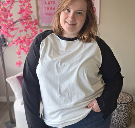 Basic longsleeve met gekleurde mouw
