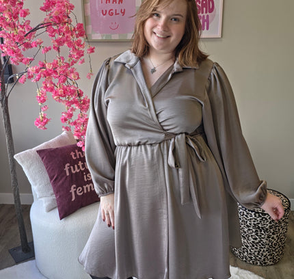 Satin look wikkeljurk kort (In 5 kleuren)