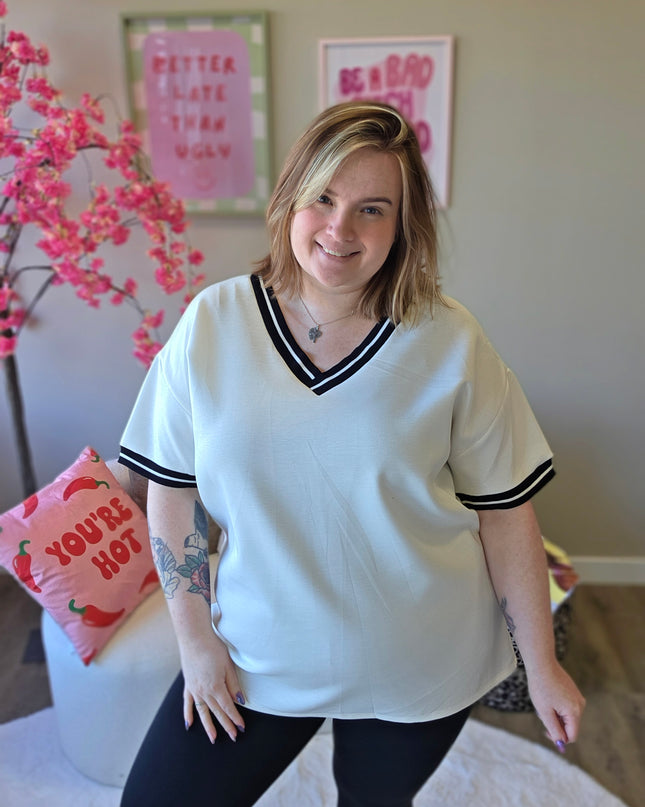 Sporty Tee Met V-hals (In 3 kleuren)