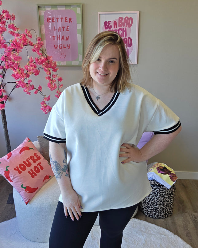Sporty Tee Met V-hals (In 3 kleuren)