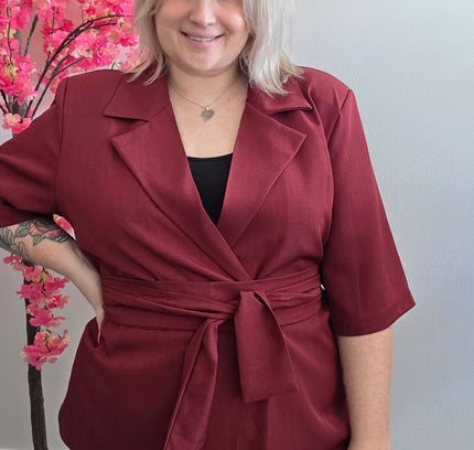 Nikki Blazer mit geschwungener Taille, Bordeaux