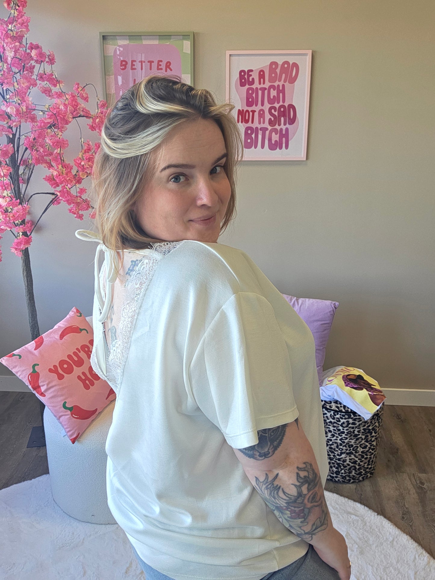 T-Shirt met Kant V-Rug  (In 4 kleuren)