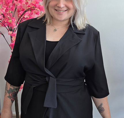 Nikki Curvelly Magic Waist Blazer Schwarz