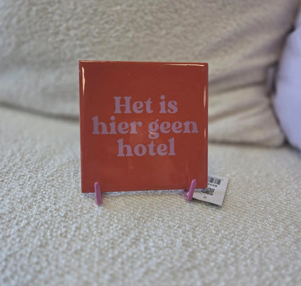 Tegeltje Het is hier geen hotel