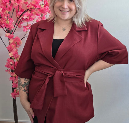 Nikki Blazer mit geschwungener Taille, Bordeaux